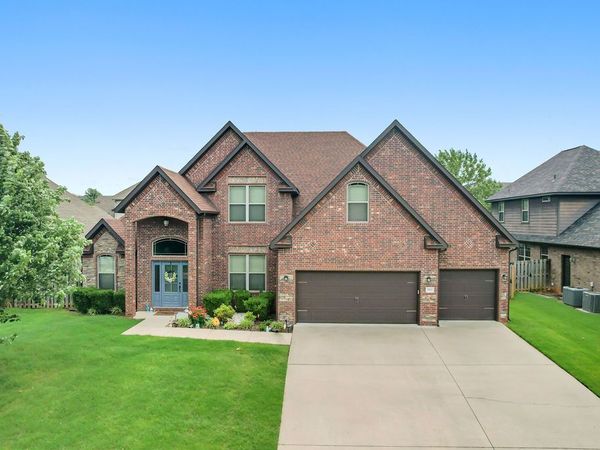 1011 Hunters Pointe, Bentonville, AR 72713
