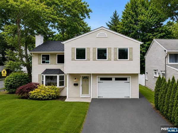 111 E Prospect Street, WALDWICK, NJ 07463