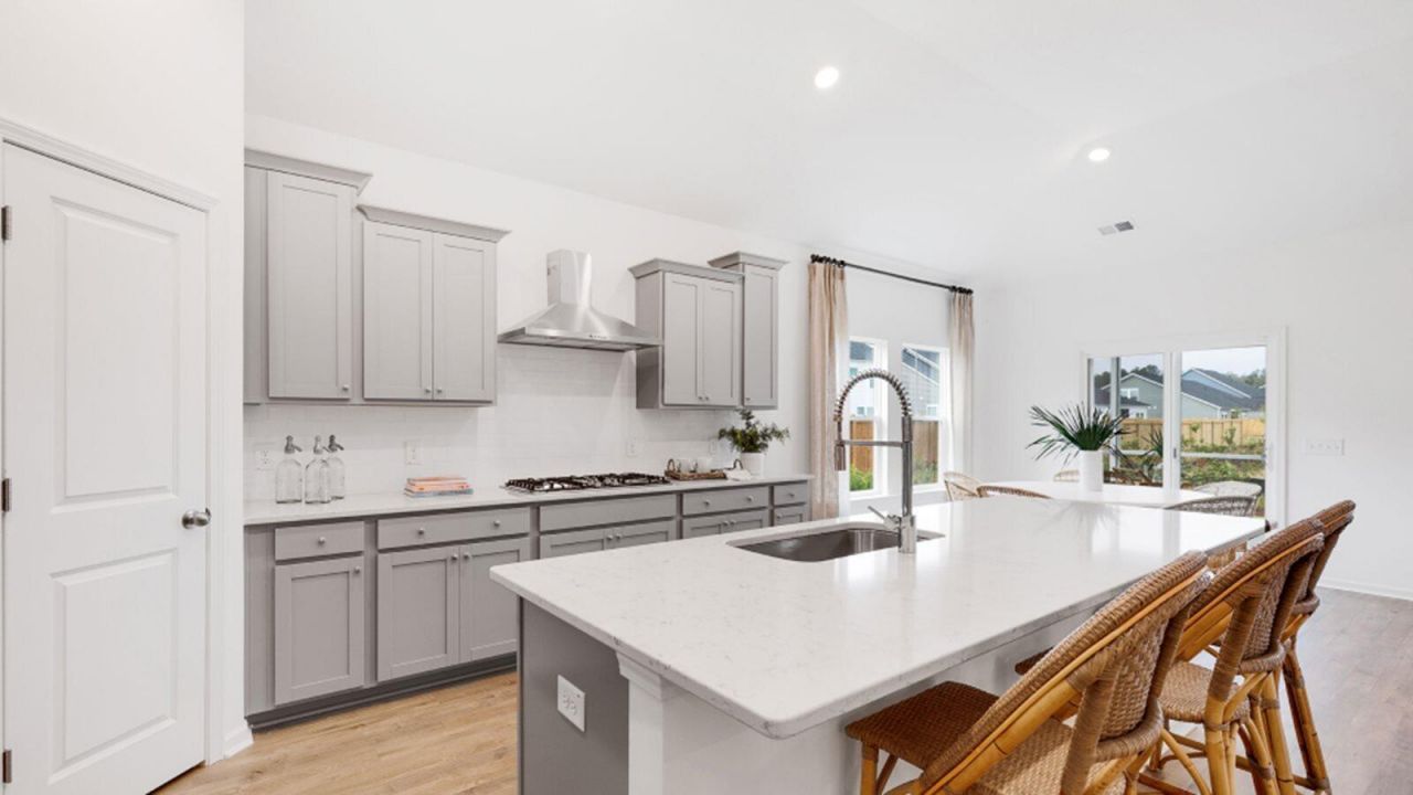 1070 Lettered Olive Lane Photo 4