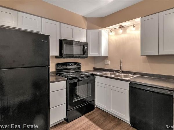 330 S Drake Road, Kalamazoo, MI 49009