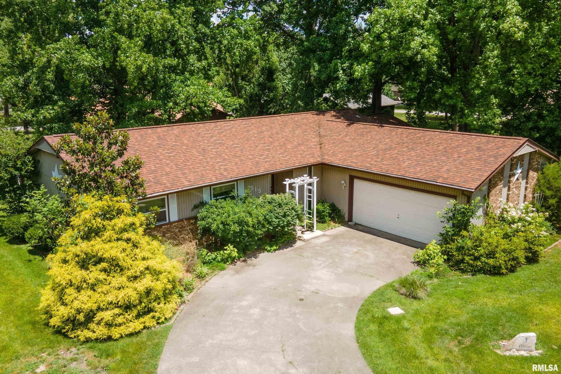 515 E Clark Trail, Herrin, IL 62948 Main Photo