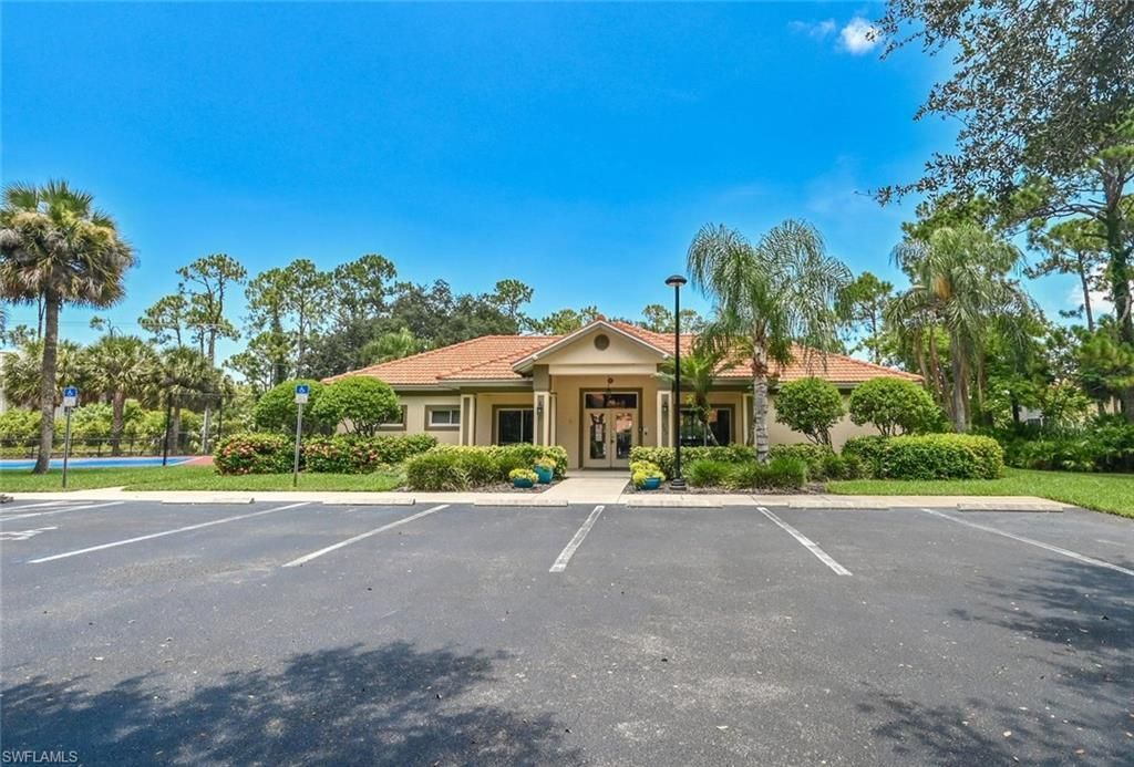 193 Robin Hood Cir, Unit 203, Naples, FL 34104 Photo