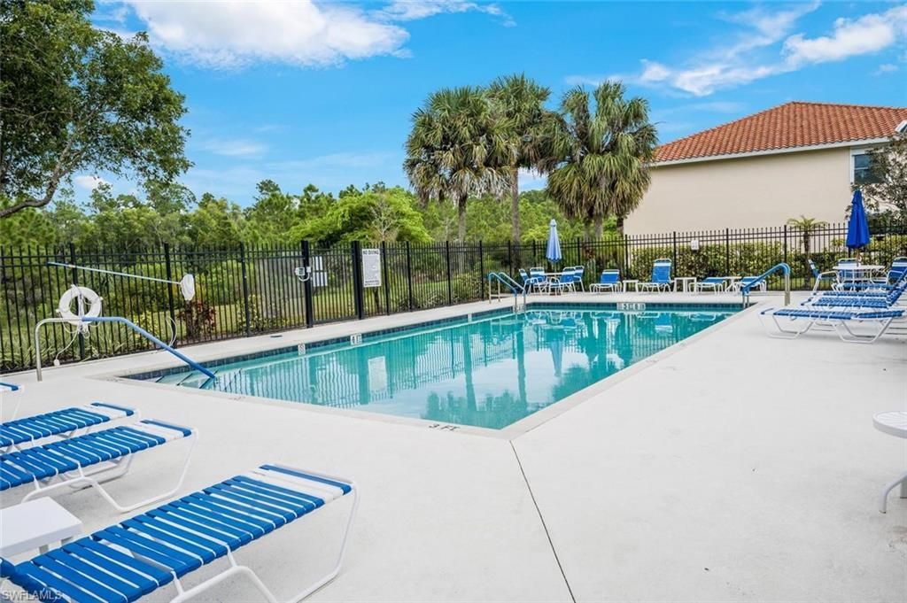 193 Robin Hood Cir, Unit 203, Naples, FL 34104 Photo
