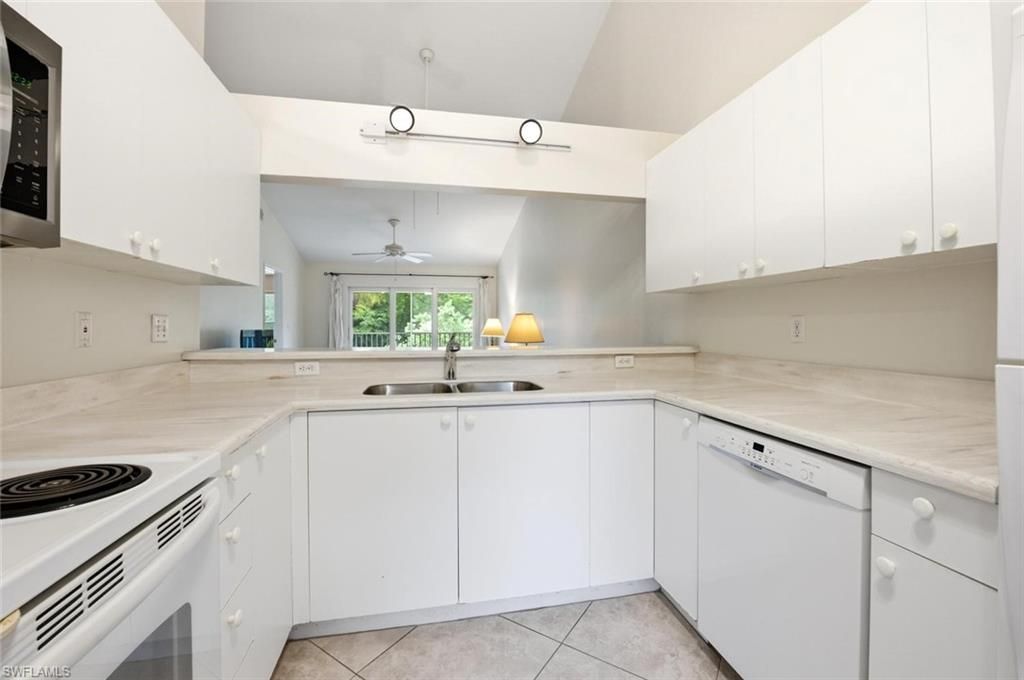 193 Robin Hood Cir, Unit 203, Naples, FL 34104 Photo