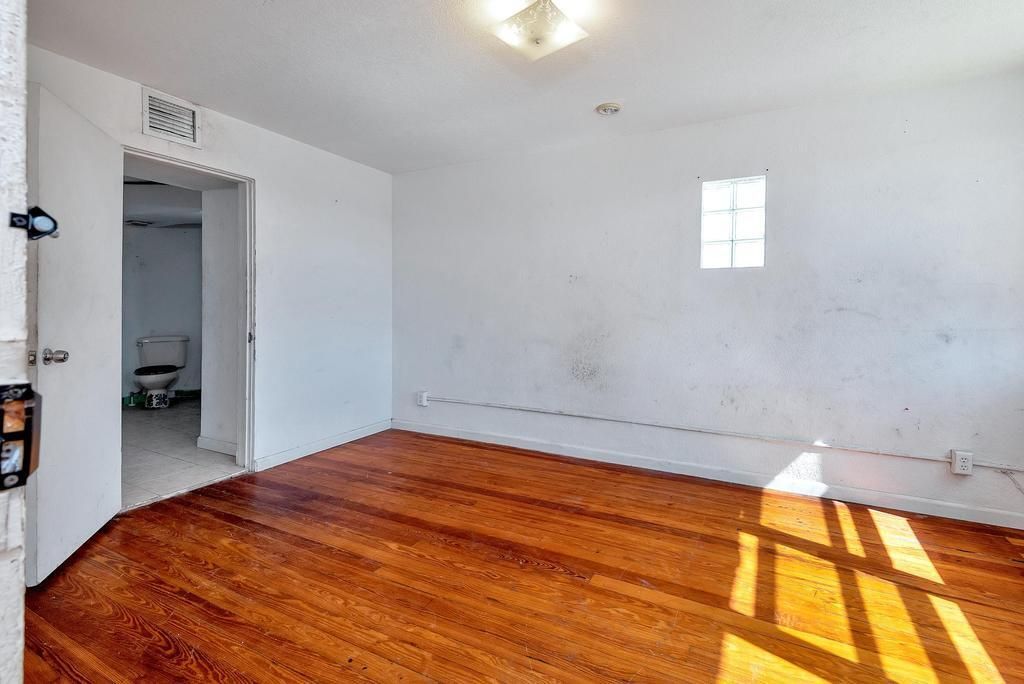 521 N Dixie Highway, Lake Worth Beach, FL 33460 Photo