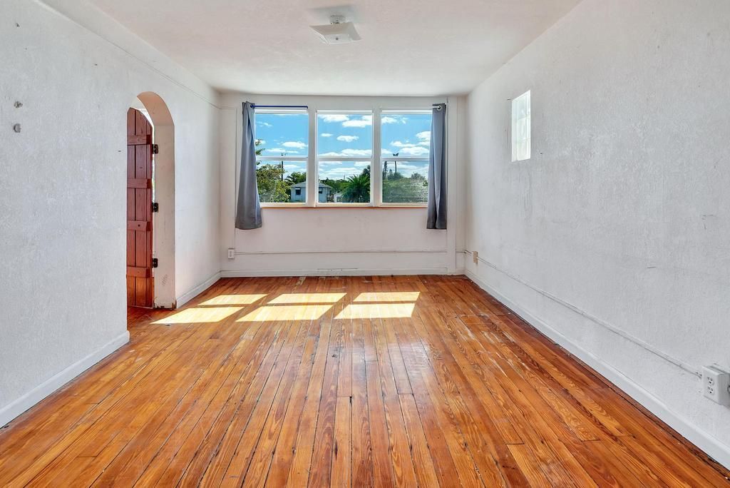 521 N Dixie Highway, Lake Worth Beach, FL 33460 Photo