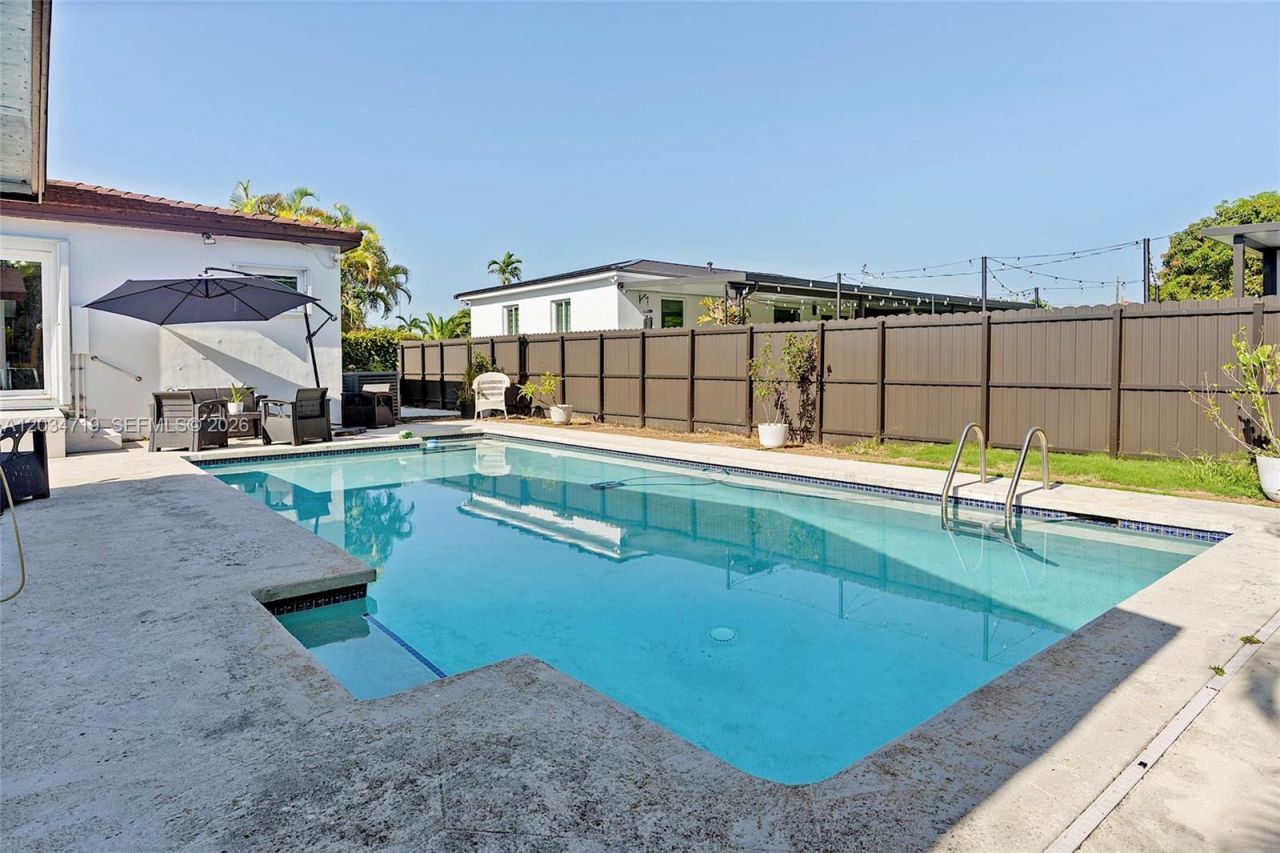 6801 SW 27th St , Miami, FL 33155 Photo