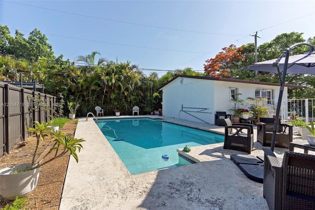 6801 SW 27th St , Miami, FL 33155 Photo