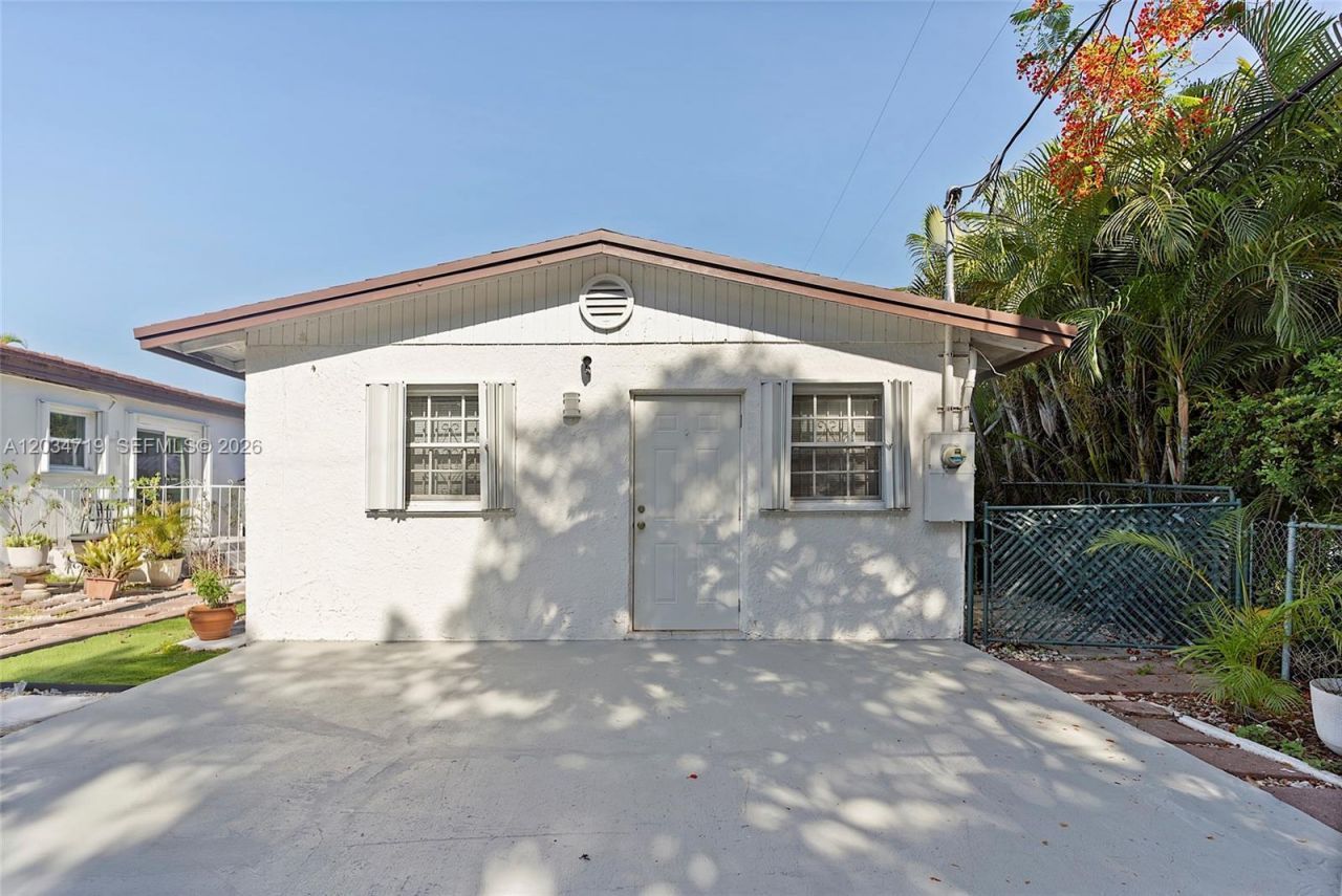 6801 SW 27th St , Miami, FL 33155 Photo