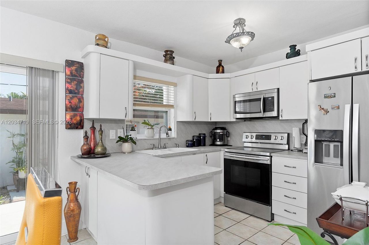 6801 SW 27th St , Miami, FL 33155 Photo
