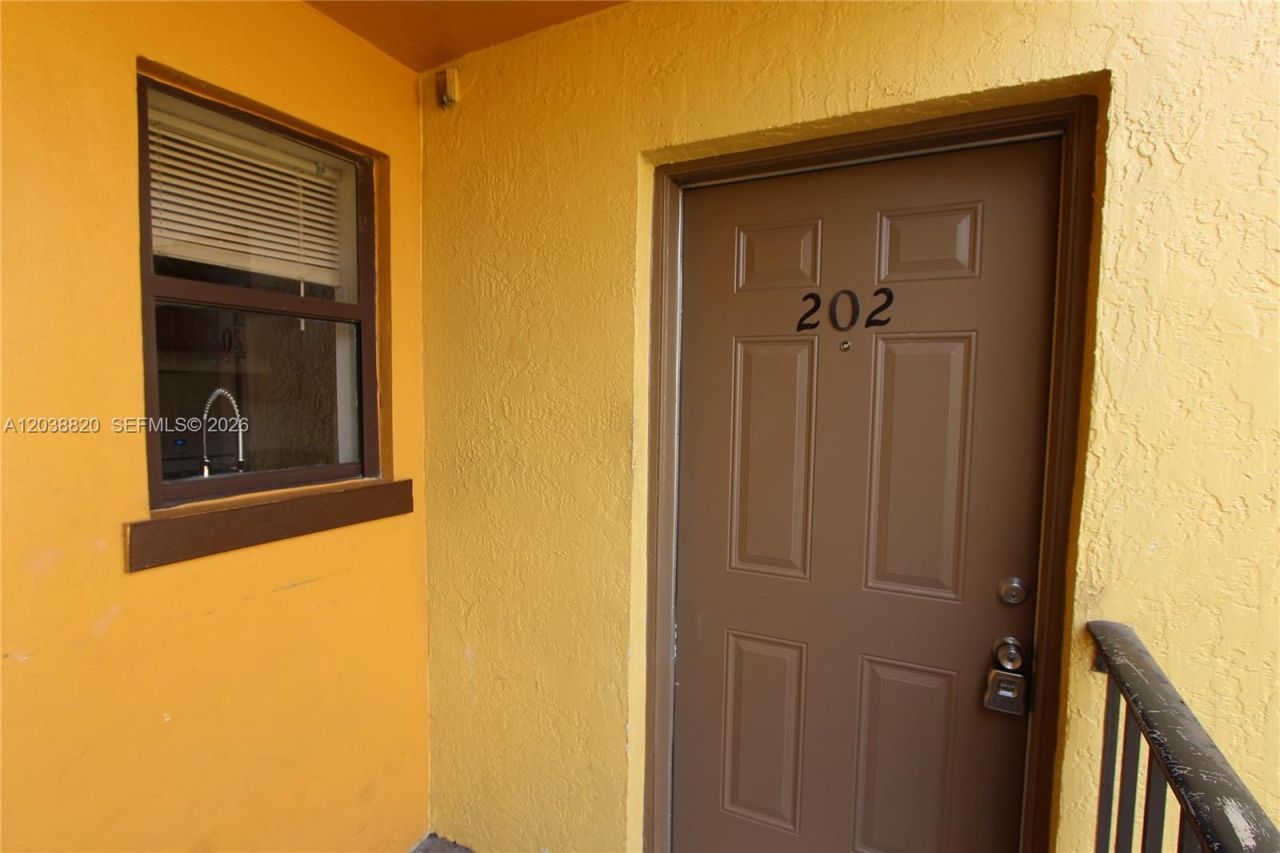 650 NW 114th Ave, Unit 202, Sweetwater, FL 33172 Photo