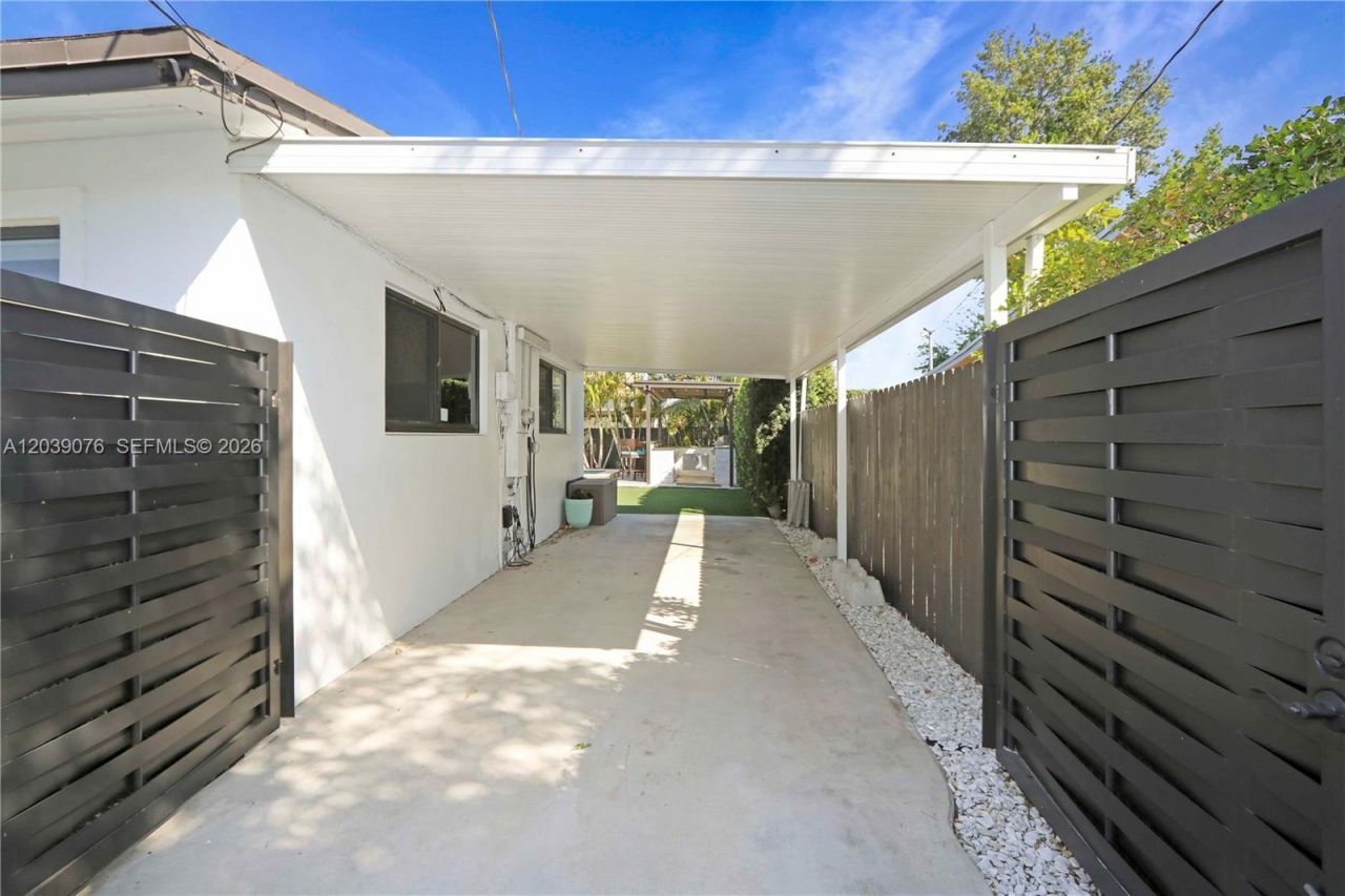 6751 SW 13th St, Miami, FL 33144 Photo