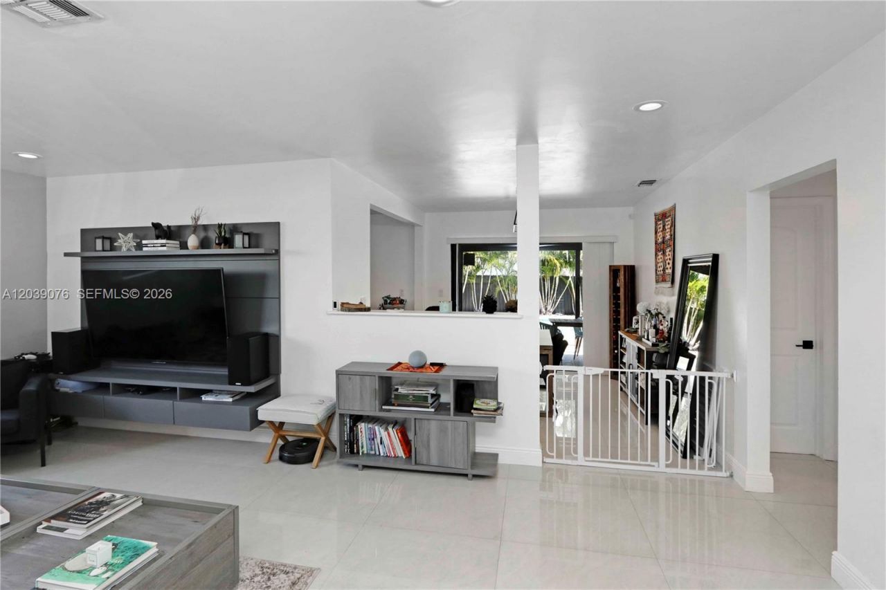 6751 SW 13th St, Miami, FL 33144 Photo