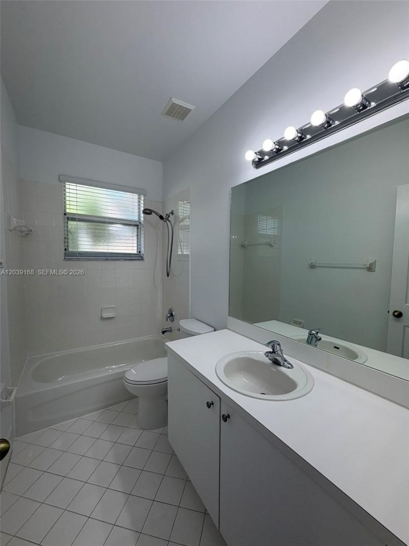 1720 NE 33rd Ave , Unit 102-5, Homestead, FL 33033 Photo