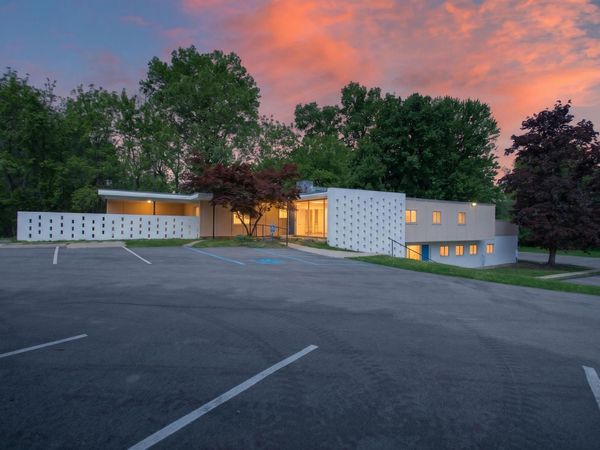 2532 Spring Arbor Road, Jackson, MI 49203