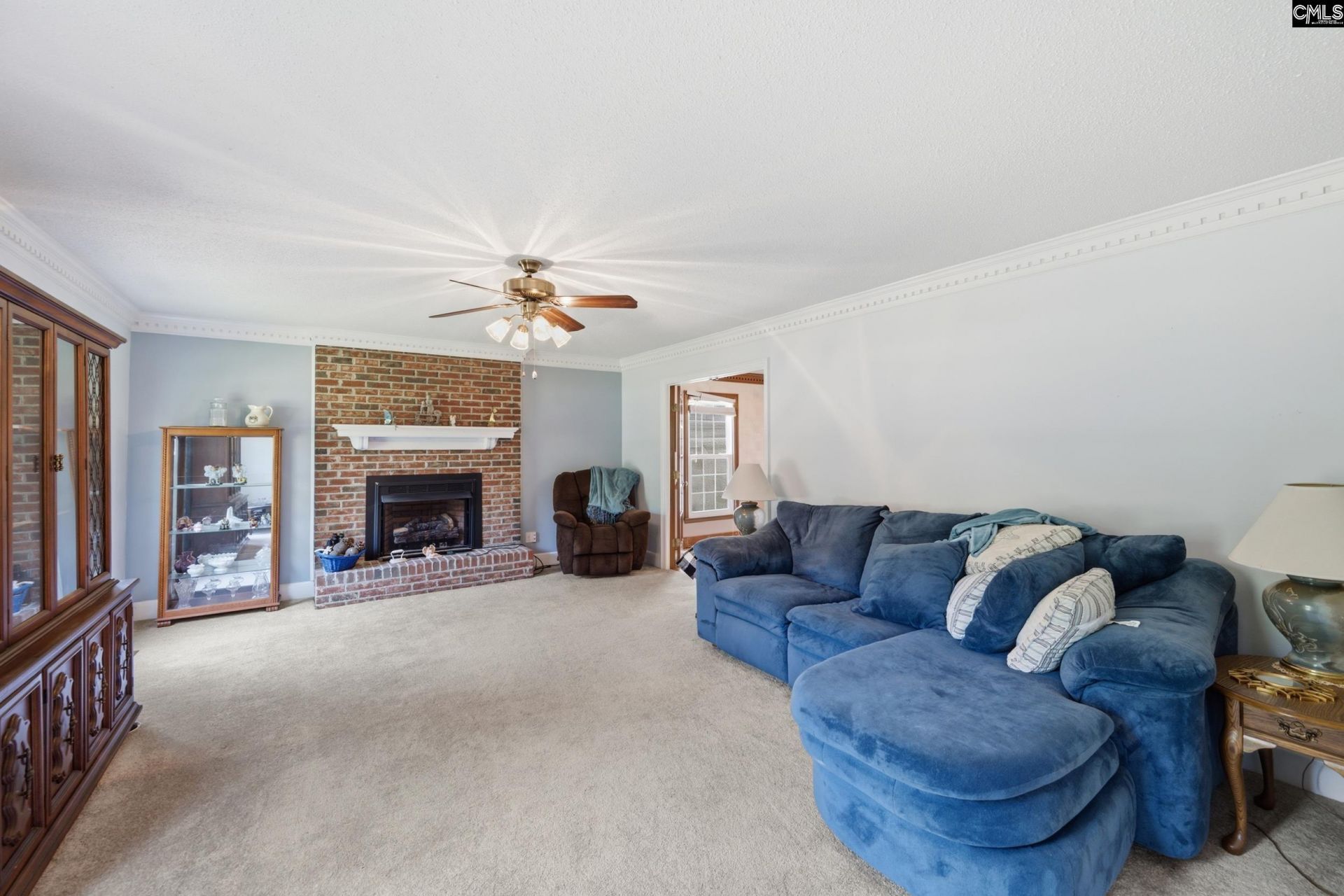 343 Pinewood Drive Photo 6