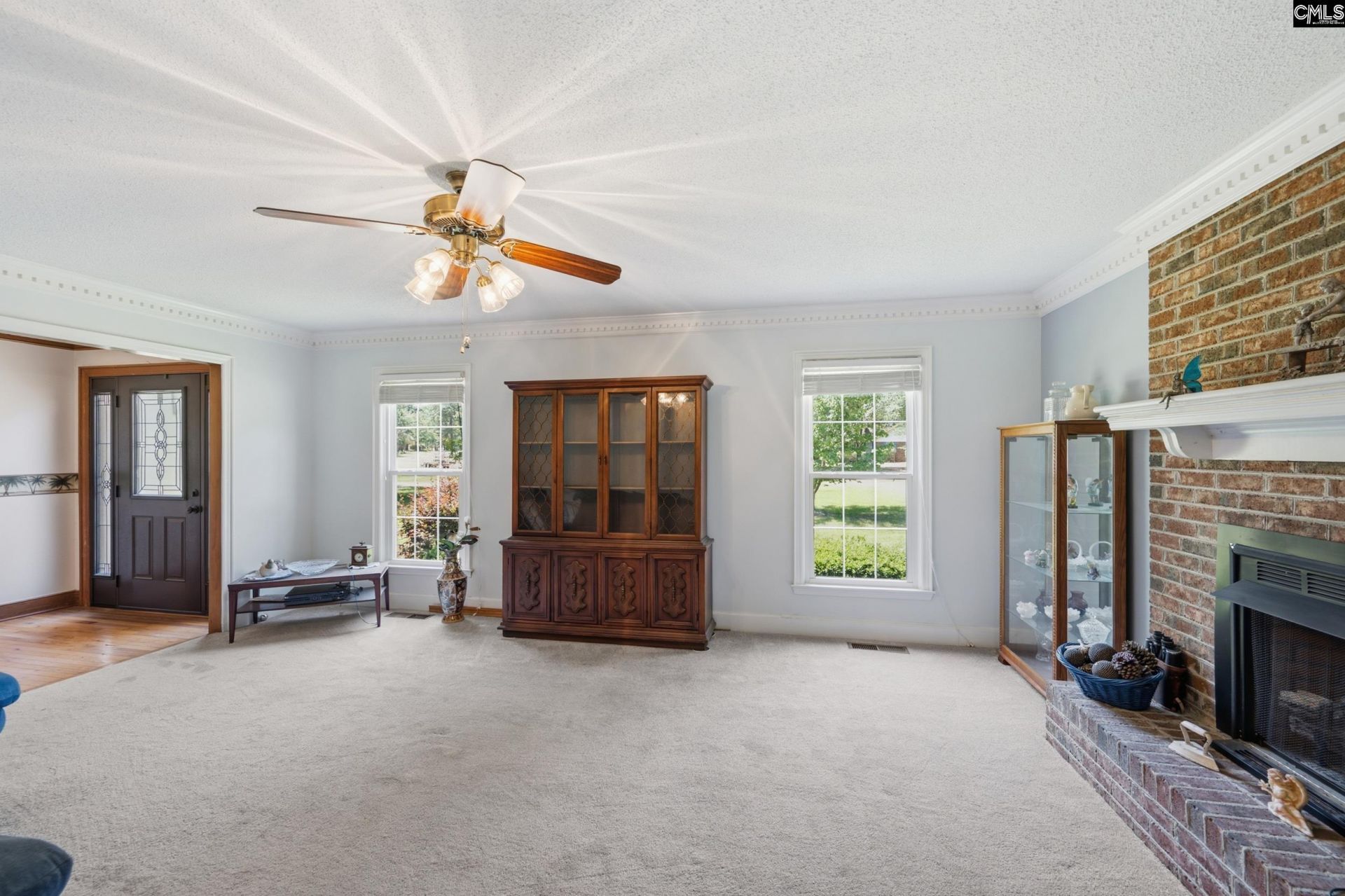 343 Pinewood Drive Photo 8