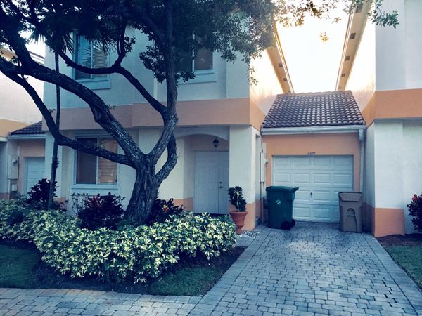 6651 Hidden Cove Drive, Davie, FL 33314
