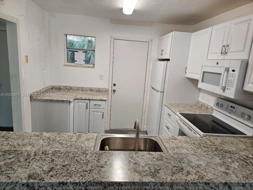 404 NW 68th Ave, Unit 304, Plantation, FL 33317 Photo