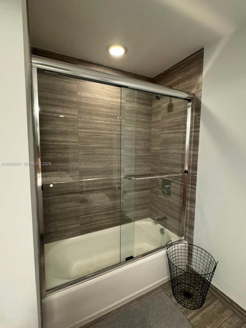 1010 Brickell Ave, Unit 1807, Miami, FL 33131 Photo