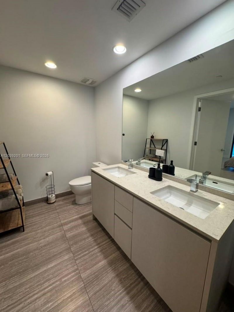 1010 Brickell Ave, Unit 1807, Miami, FL 33131 Photo