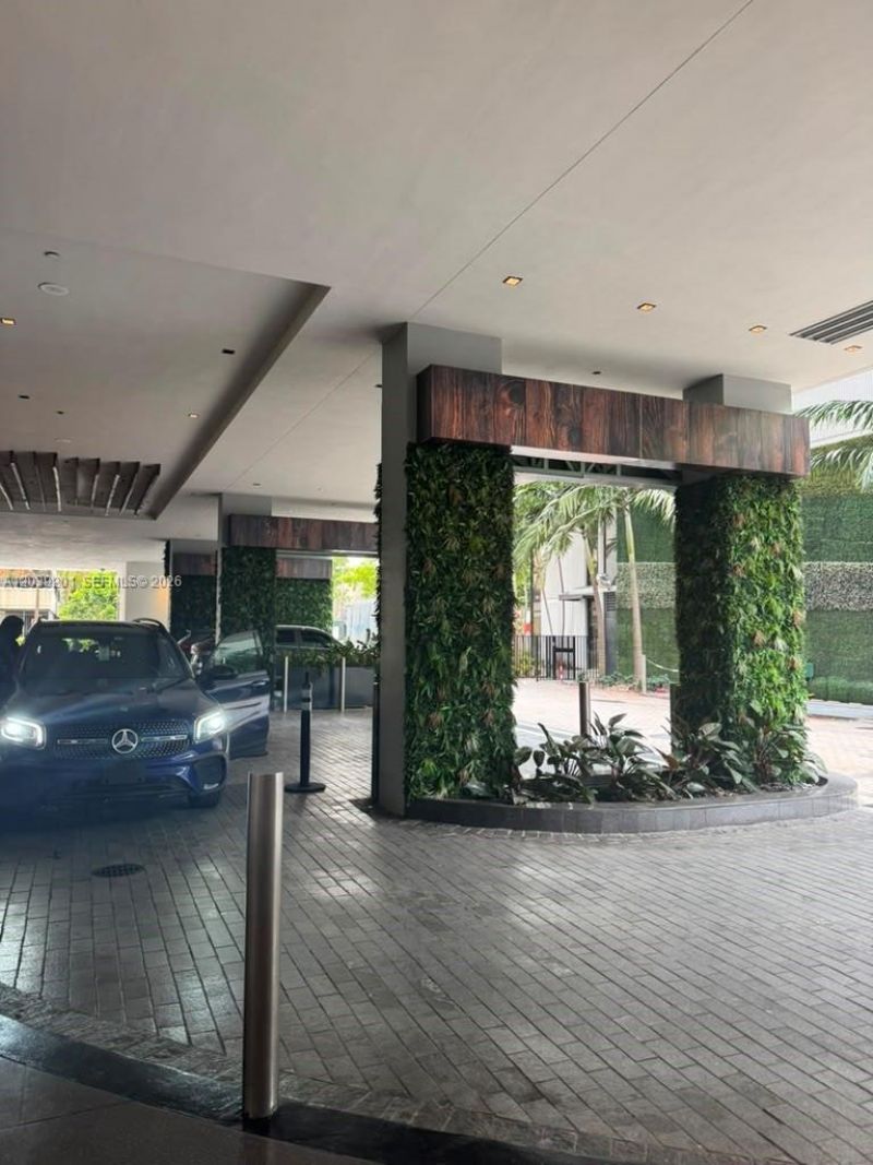 1010 Brickell Ave, Unit 1807, Miami, FL 33131 Photo