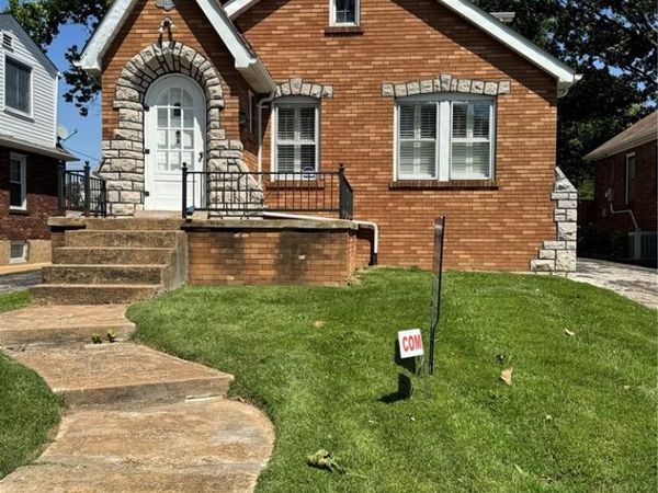 2404 Hartland Avenue, St Louis, MO 63114