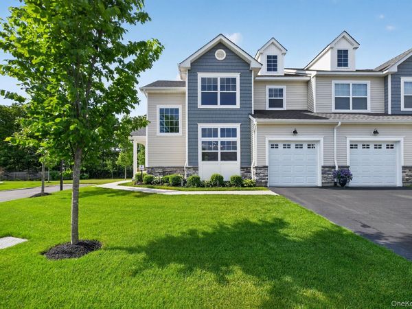 104 Ari Lane, Center Moriches, NY 11934