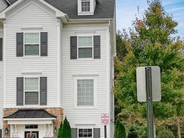 8195 FALLS GROVE DRIVE, MANASSAS, VA 20111