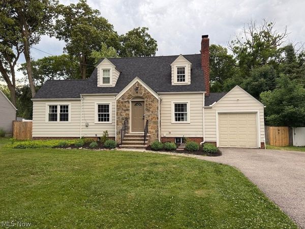 2350 Hillside Road , Seven Hills, OH 44131