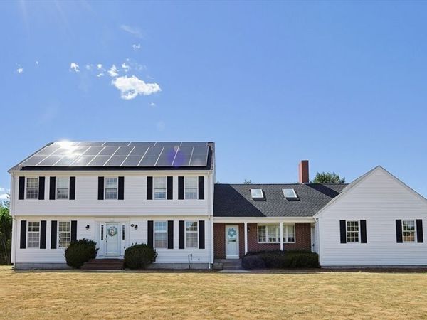 50 Meadowlark Dr, Seekonk, MA 02771