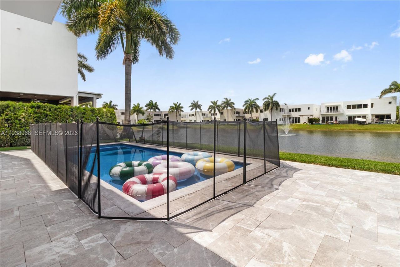 10261 NW 74th Ter , Doral, FL 33178 Photo