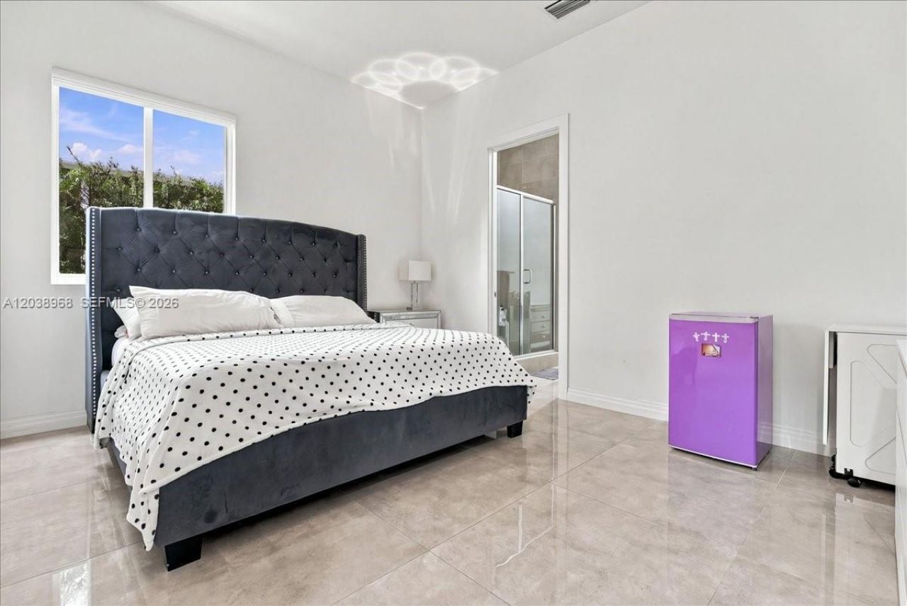 10261 NW 74th Ter, Doral, FL 33178 Photo