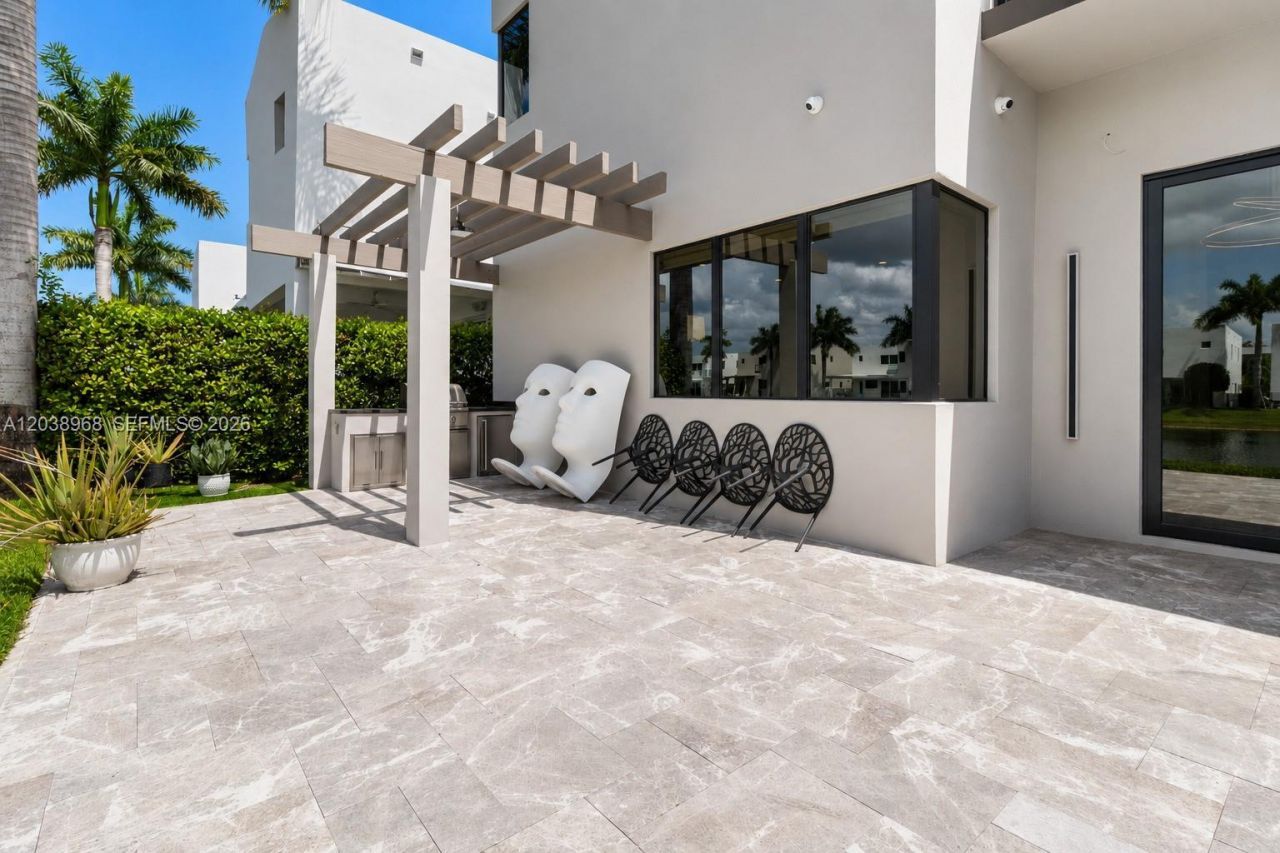 10261 NW 74th Ter , Doral, FL 33178 Photo