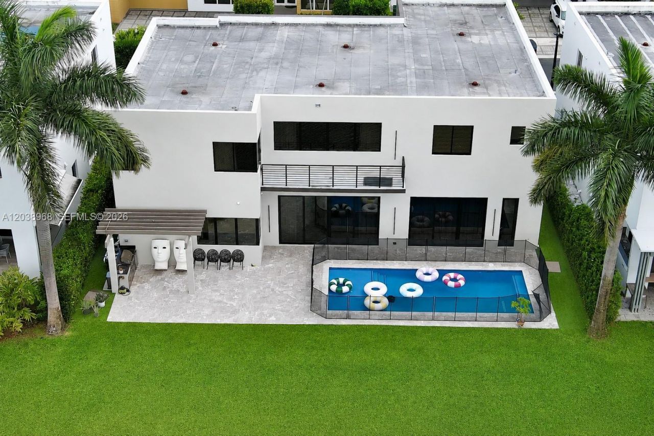 10261 NW 74th Ter , Doral, FL 33178 Photo