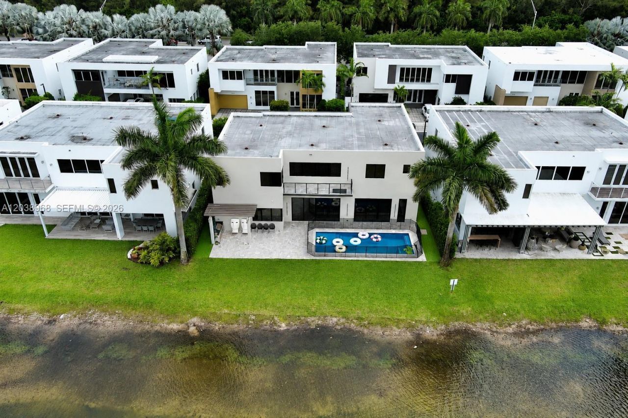 10261 NW 74th Ter , Doral, FL 33178 Photo