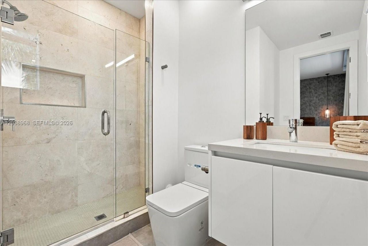 10261 NW 74th Ter, Doral, FL 33178 Photo