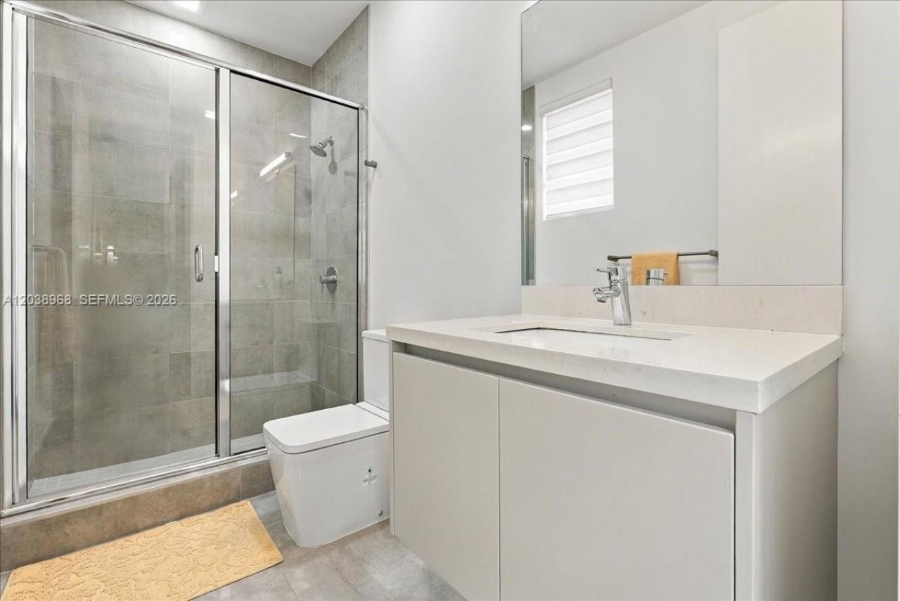 10261 NW 74th Ter, Doral, FL 33178 Photo