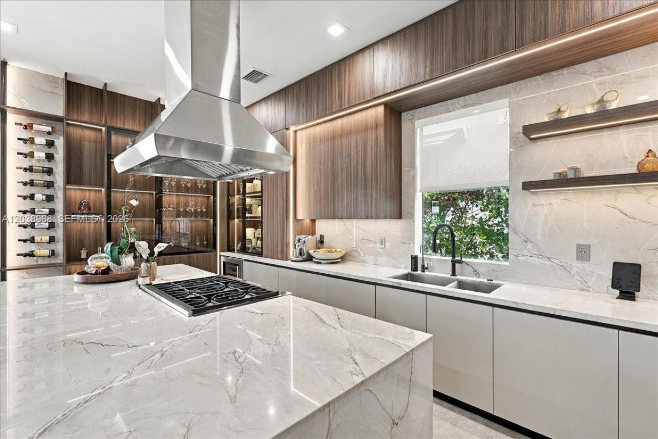 10261 NW 74th Ter, Doral, FL 33178 Photo