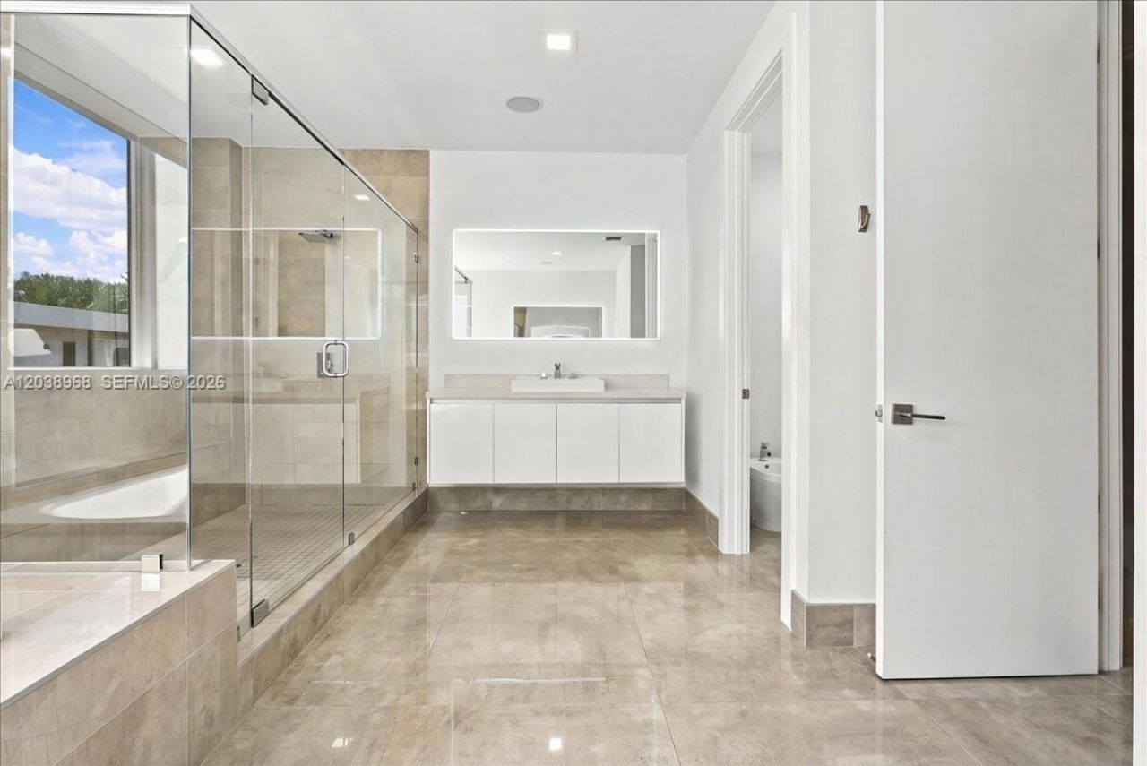 10261 NW 74th Ter, Doral, FL 33178 Photo