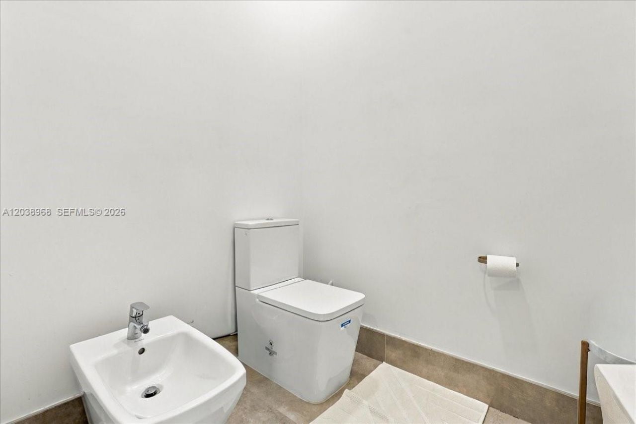 10261 NW 74th Ter, Doral, FL 33178 Photo