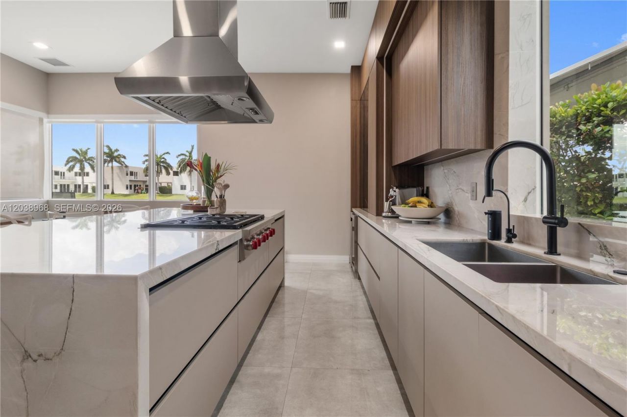 10261 NW 74th Ter , Doral, FL 33178 Photo