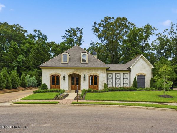 916 La Roche Court, Ridgeland, MS 39157