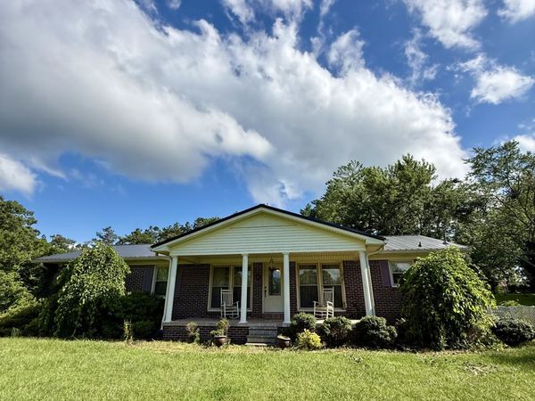 301 W College St , Summertown, TN 38483