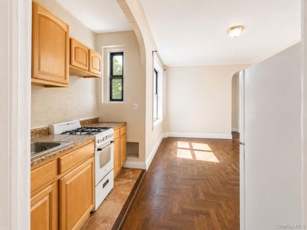 700 Oakland Place , Unit 5B, Bronx, NY 10457