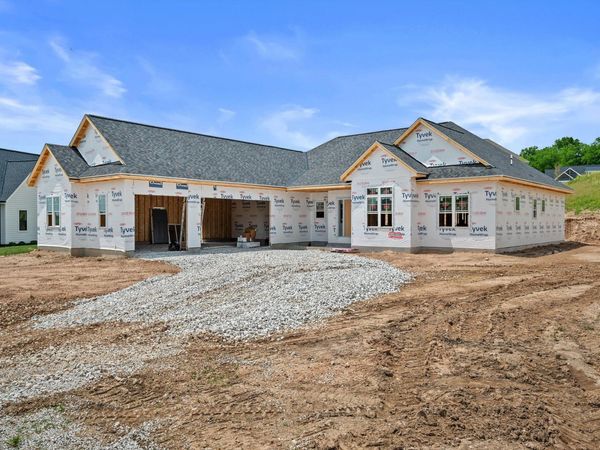 W253N5539 Crescent Hill Dr, Sussex, WI 53089