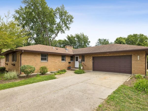 1535 Easy Street , Elgin, IL 60123