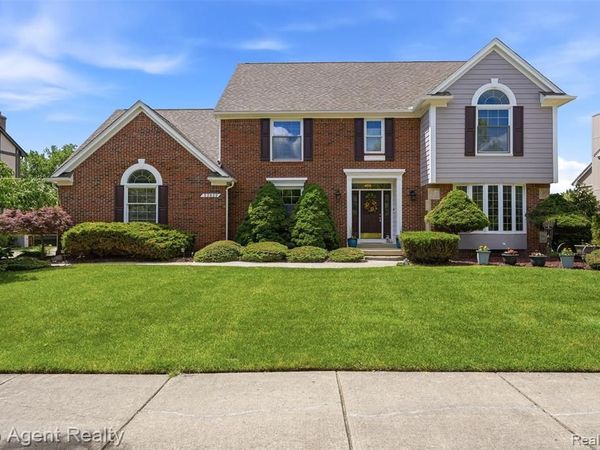 52825 Seven Oaks Drive, Shelby Twp, MI 48316