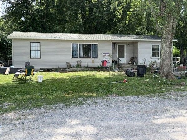 5362 Rowe Gap Rd S, Belvidere, TN 37306