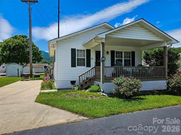68 Strollers Lane, Waynesville, NC 28786